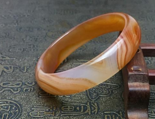 多伦玛瑙手镯几百元是真的吗 多伦玛瑙手镯怎么样 