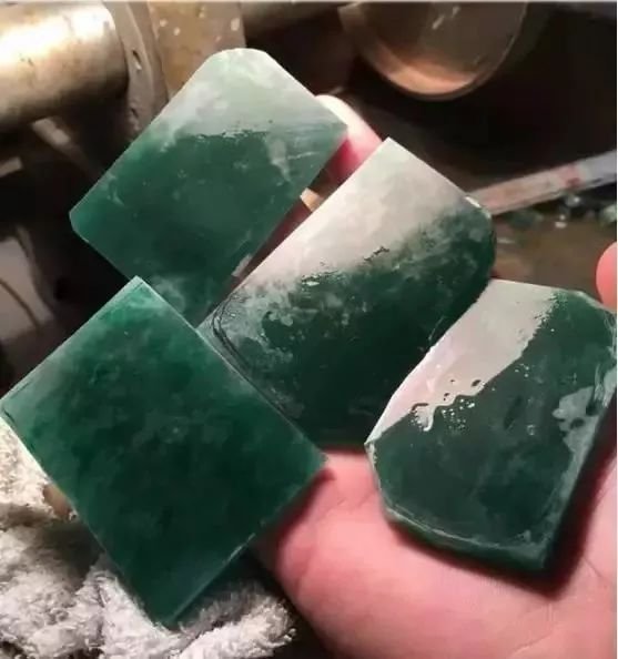 
                初定8800的料子，终以88万告终，不明所以见到成品恍然大悟
   第4张