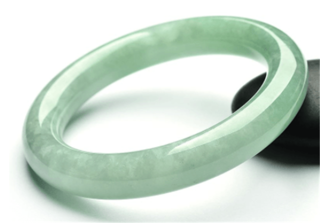 玉镯圆条好看还是扁条好看?玉镯的选购技巧你知道吗? 第3张