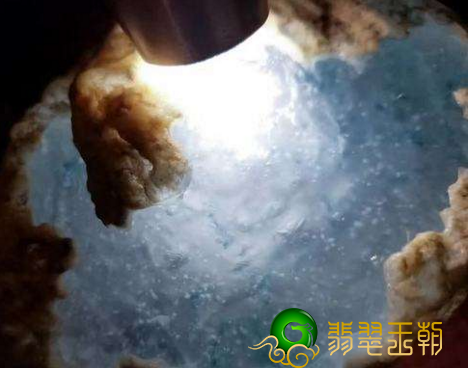 玻璃种翡翠翡翠原石的价钱贵便宜 玻璃种翡翠原石价格 