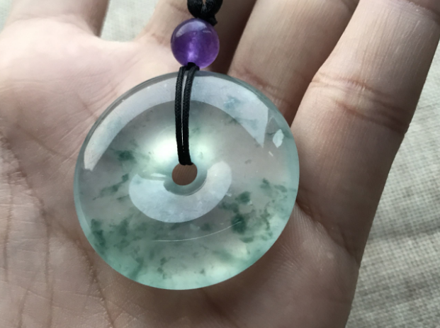 翡翠挂件价格,价格很贵吗? 第2张