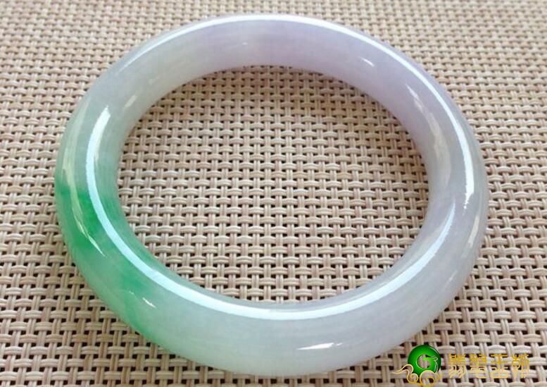 翡翠镯子春带紫价钱怎样？挑选春彩紫翡翠必须留意什么？   第1张