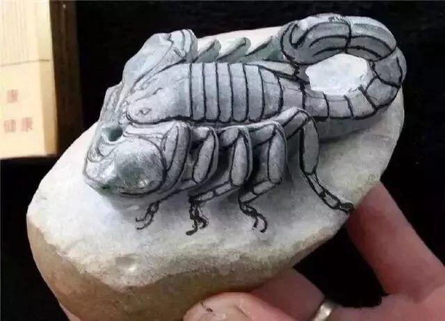 
                丝毫不起眼的小水石，大哥5000拿下，起货姑娘看了想拿刀
   第2张