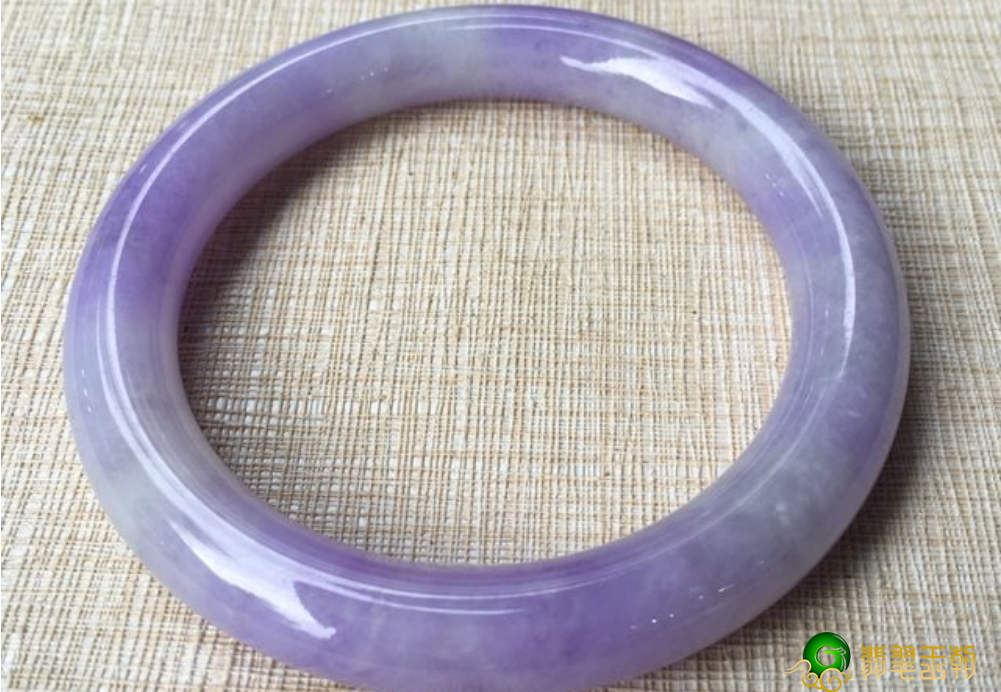 糯种蓝紫色翡翠镯子的价格多少？一篇文章陪你掌握蓝紫色翡翠镯子   第1张