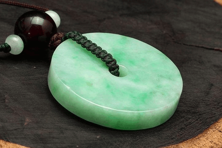 当下比较热门的翡翠挂件，都有什么寓意？   第2张