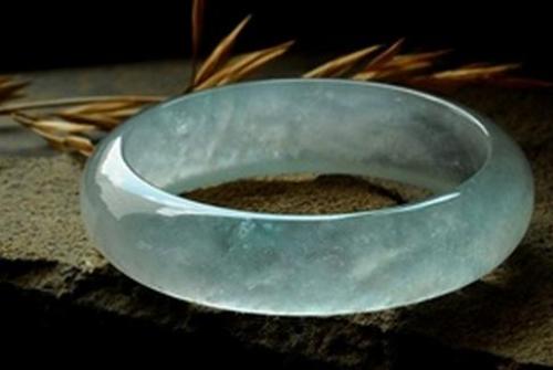 　教你两招一眼看穿翡翠市场价格等级，从此不再被人坑！   第1张