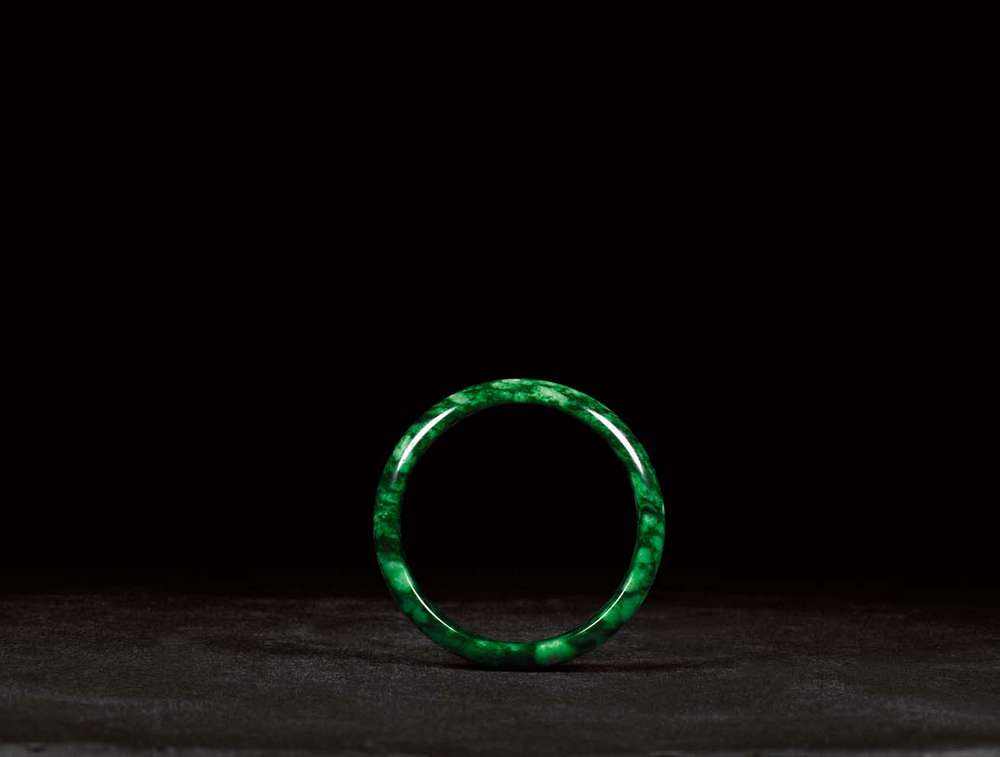 如何确定翡翠手镯价格？为何他们的价钱相差太大？   第2张