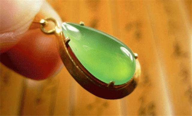 翡翠会自然开裂吗?怎样的处理方法最正确? 第3张