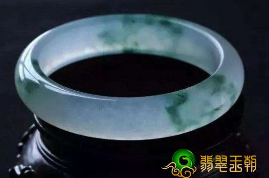 挑选翡翠手镯的方法，鉴别翡翠最有效的方法 