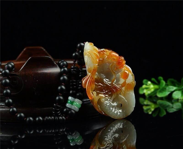 黄翡翠和红翡翠哪个贵？影响它们价格的因素有哪些？   第2张