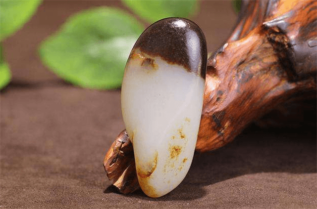 既然翡翠有三色翡翠，那么和田玉有三色在一起的吗？   第3张