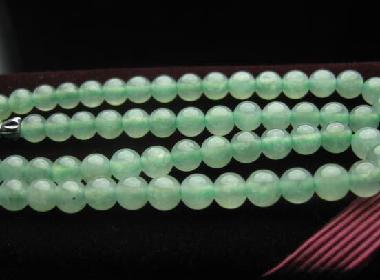 高档翡翠项链的价格通常是多少 学会挑选才是正经事   第1张