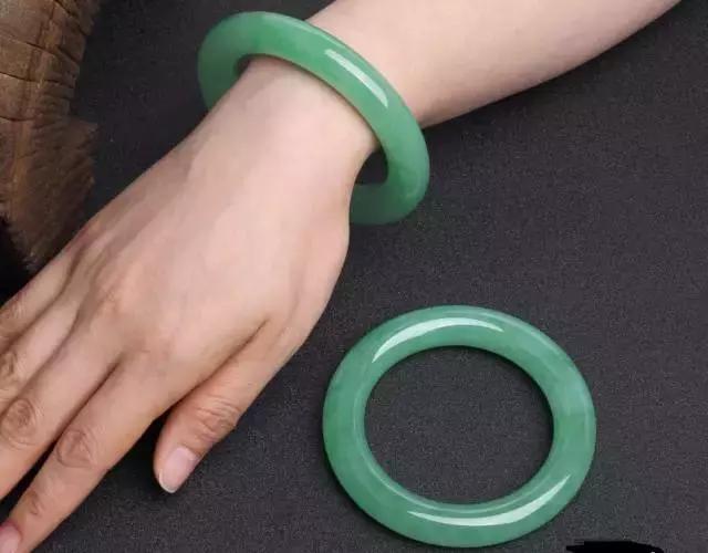 中国游客去外国旅游,怎么不敢买翡翠了?原来有黑幕! 第2张