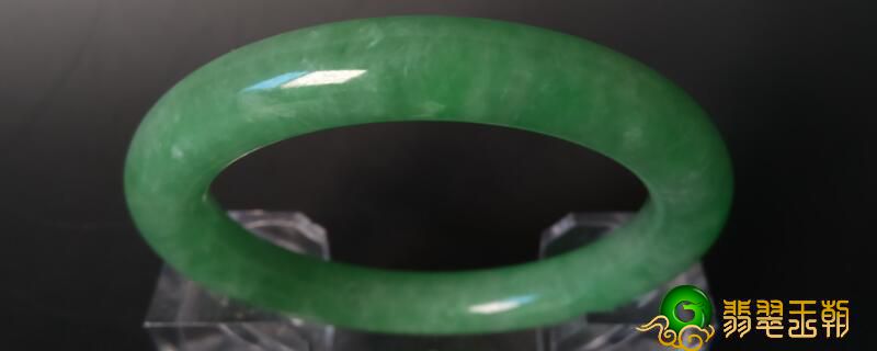 翡翠冰种翡翠手镯怎样选择？如何去购买翡翠冰种翡翠手镯   第1张