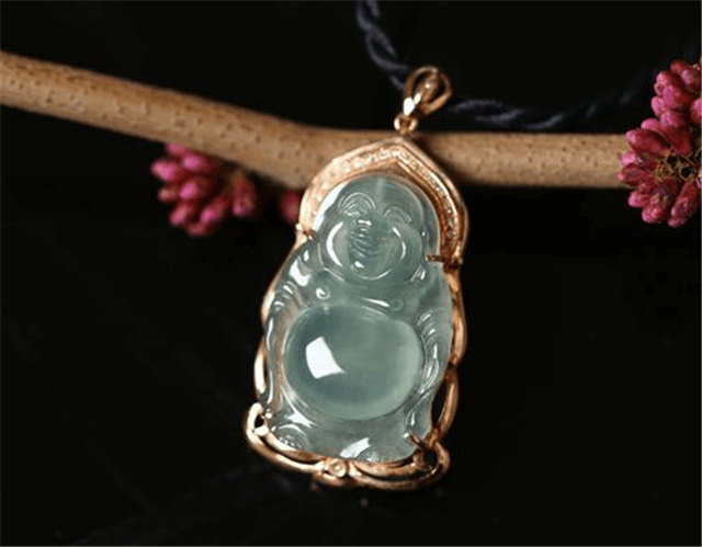 翡翠玉佛吊坠价格高吗?我们该如何挑选它? 第3张