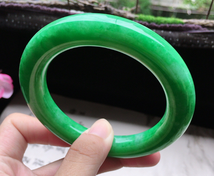 配戴翡翠镯子的注重 实际意义 常见问题 