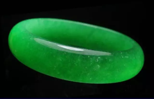 鉴定翡翠的方法有很多，教你几招看明白   第1张