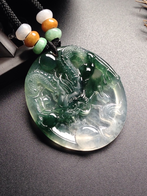 翡翠的飘花和飘色有什么区别？哪种“飘”的方式比较好？   第2张