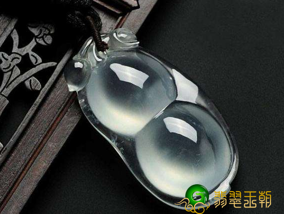 什么叫翡翠冰种翡翠 翡翠冰种翡翠的价钱贵吗   第2张