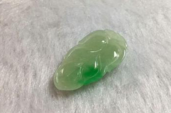 翡翠高糯化是什么意思 翡翠高糯化和细糯化哪个好   第2张