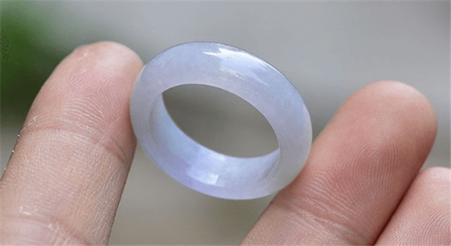 翡翠戒指能够 随意戴吗？有关它的含意你需要掌握！   第2张