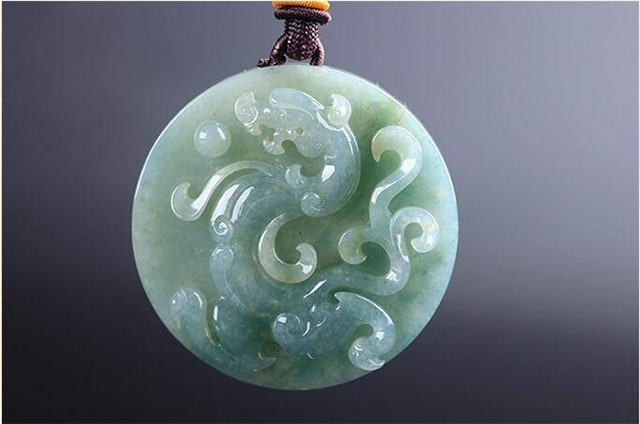 男士戴什么翡翠牌子好？不妨看看以下三个！   第2张