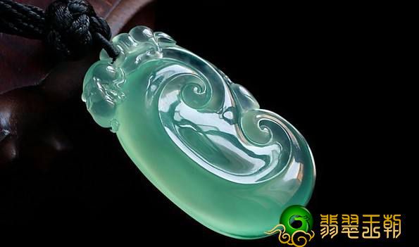 翡翠色差一分，价差十倍？视其品质而定！   第2张