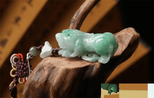 究竟翡翠玉貔貅多少钱？不一样级别有不一样的价钱！   第2张