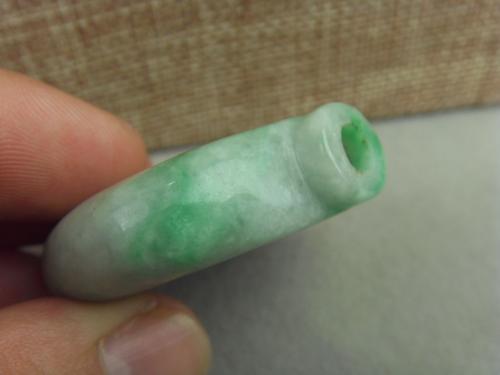 老翡翠鼻烟壶市场价格是多少？鼻烟壶为何受到国人欢迎？   第3张