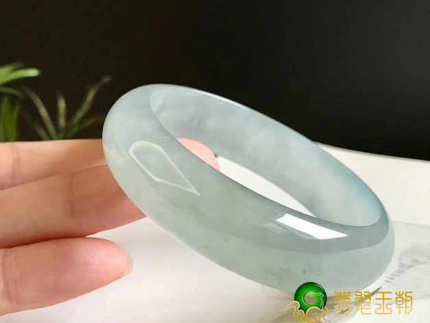 翡翠手镯一般多少钱?为什么翡翠手镯的价格差距很大? 第2张