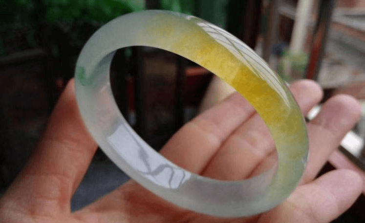 冰种飘黄翡翠价格是多少？看完你就知道！   第3张