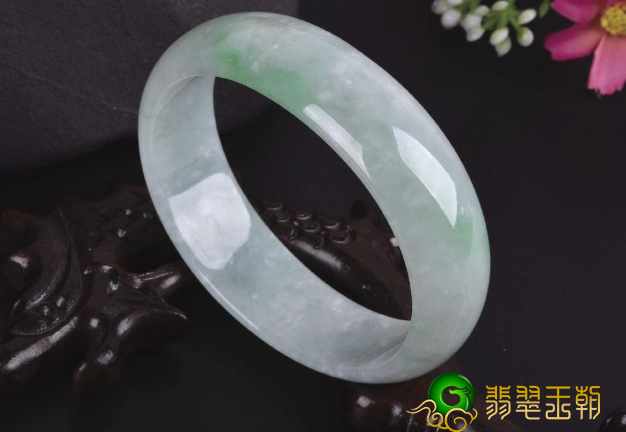 用这几类方式选择翡翠镯子，确保给你一下子找到你要想的那一款   第2张