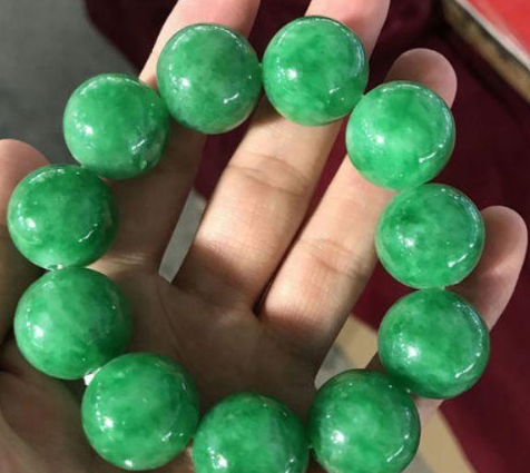 成功男士翡翠手串图片 适合男士戴的翡翠手串   第1张