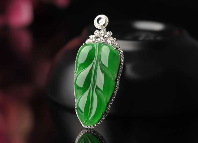 阳绿翡翠价值不菲，选择时不必忘记了这种关键点！   第2张