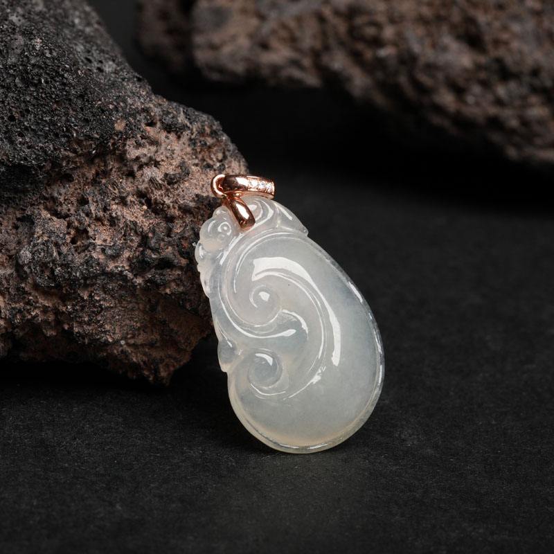 除了手镯，白色翡翠有还有哪些好看的款式？   第4张