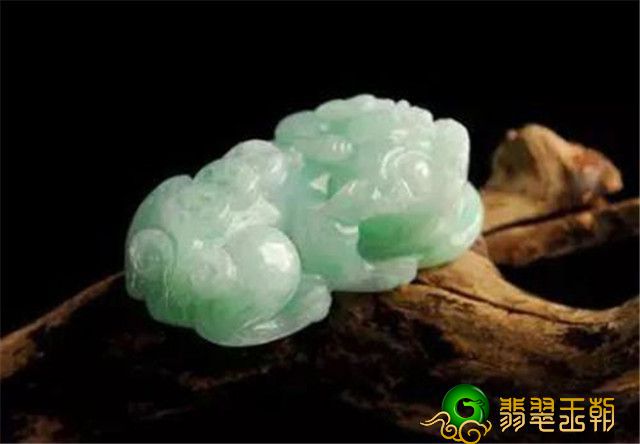 佩戴貔貅哪样造型设计更强？讲一讲不一样外型的翡翠貔貅吊坠！   第1张