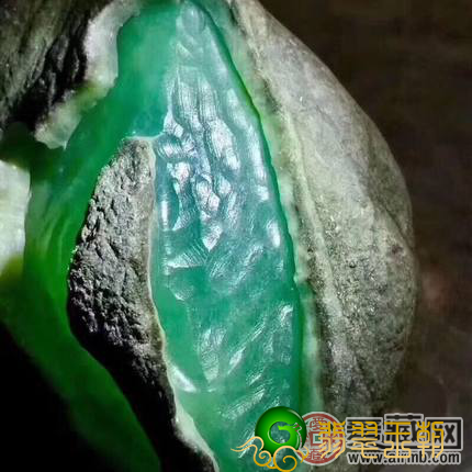 危害翡翠明料使用价值的要素有什么 