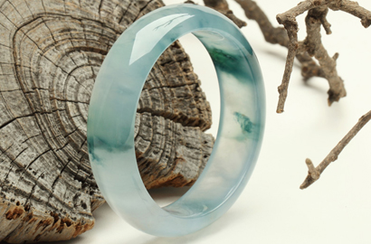 冰种翡翠和冰晴翡翠的区别是什么？教一教翡翠保养小知识！   第1张