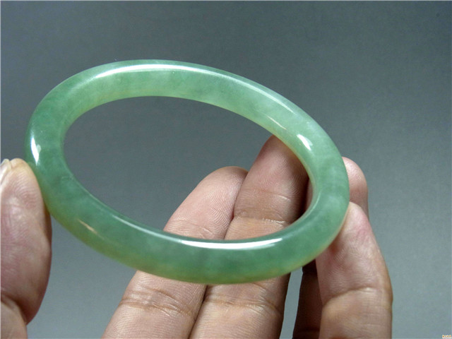 购买翡翠镯子以前，这种翡翠小常识先了解一下！   第3张