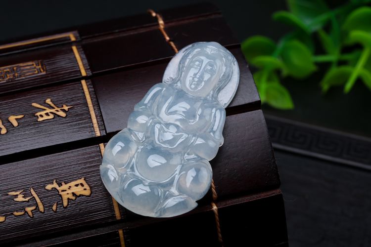 白翡翠观音不值得收藏？看完再下决定也不迟！   第3张