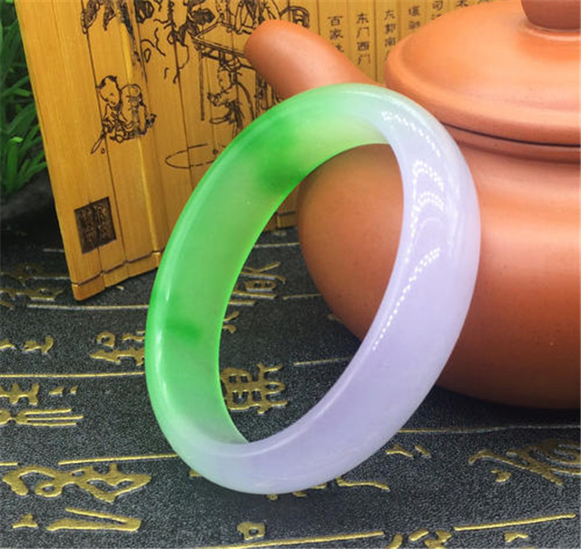 紫色翡翠手镯价格高吗？美玉值得每个钟爱！   第3张