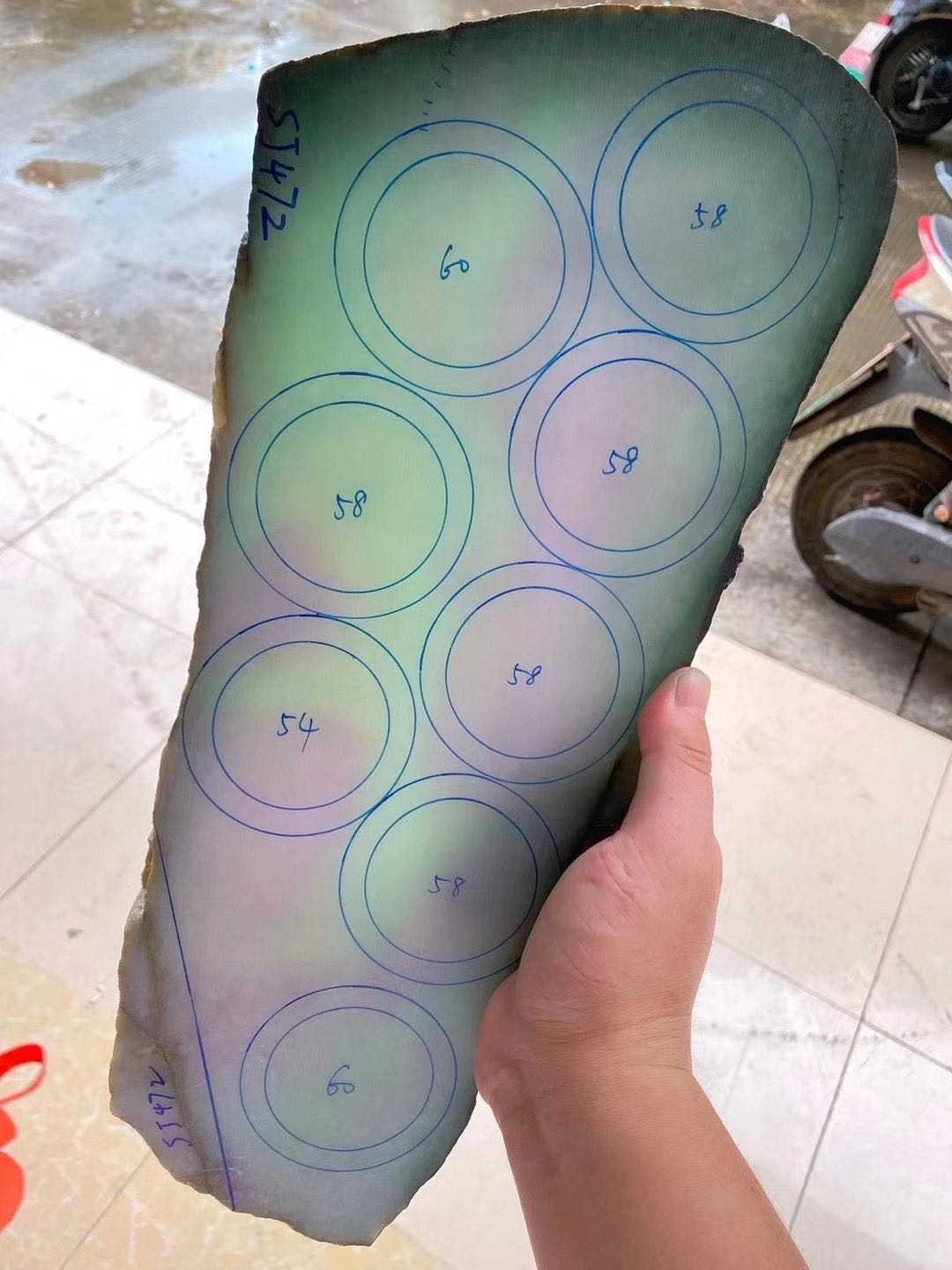 
翡翠翡翠原石生产加工镯子的一个全过程
   第2张