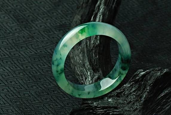 你们知道什么叫冰种翡翠吗 且听行家们怎么说   第2张