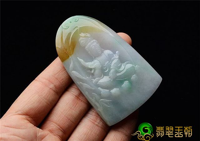 翡翠观音的寓意有哪些？影响它价格的因素多吗？   第4张