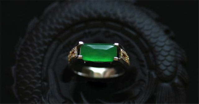 男性戴哪些翡翠戒指漂亮？给你产生全新的详细描述！   第2张