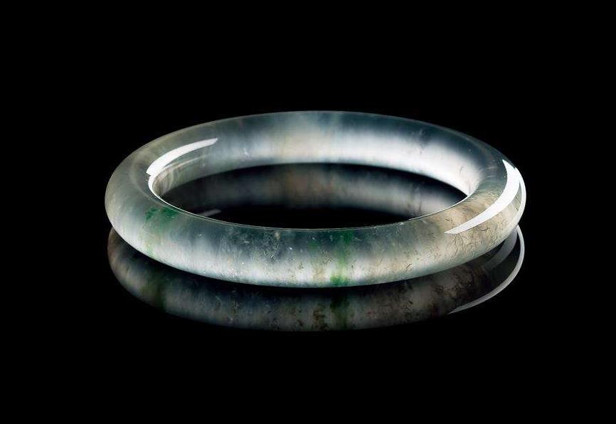 翡翠镯子如何挑？选择翡翠镯子要注意什么？   第1张