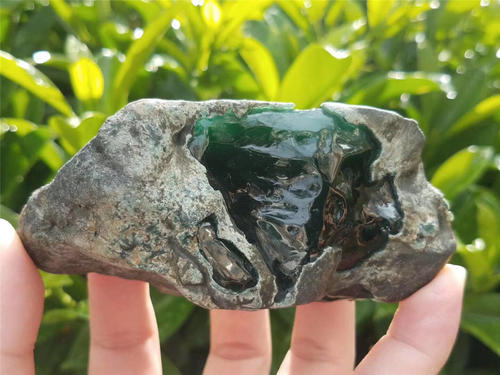 辨别翡翠的真伪小技巧有什么？一篇文陪你掌握！   第2张