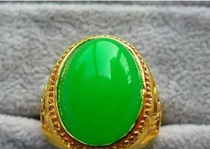 马来玉和翡翠放在水里的区别 建议这样区分 