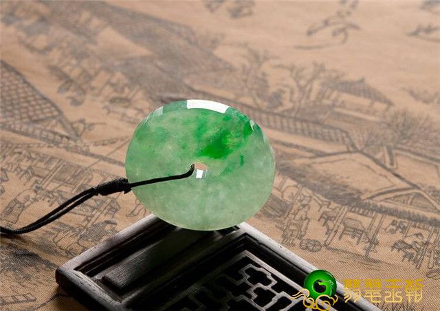 普遍的翡翠项链吊坠喻意归纳，看你了解几类？   第4张