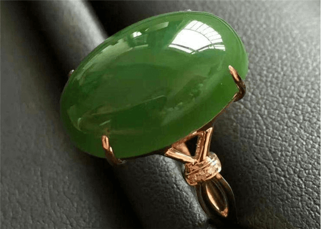 什么人适合戴碧玉戒指？选购碧玉戒指应该注意什么？   第2张